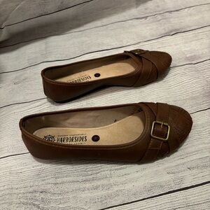 Wide Width Women’s Flats (Loc #3)